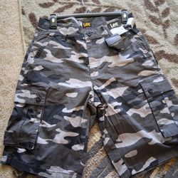 Mens Lee Cargo Shorts. New. Sz 30