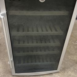 GE Beverage Fridge Stainless Glass Front 4.1 c ft