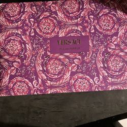 **Versace Dylan Purple: The Essence of Modern Glamour**