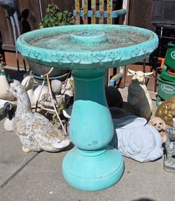 Round Concrete Bird Bath