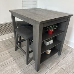 Table With 3 Barstools