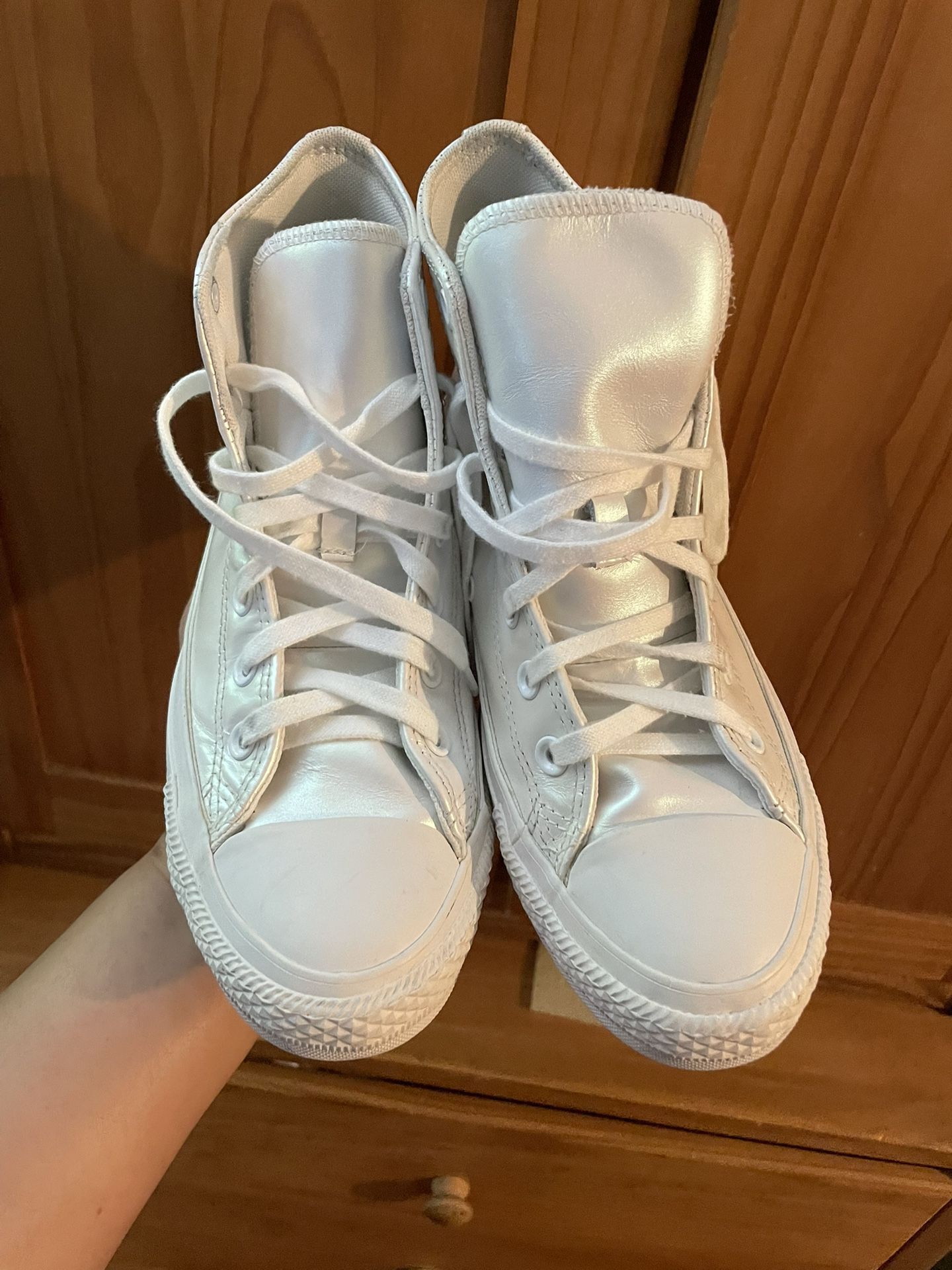 Converse Leather Size 8 W 