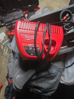 Milwaukee M12 Charger