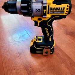 ~BRUSHLESS DEWALT HAMMER DRILL XR WITH 20V BATTERY SIMI-NEW IN EXCELLENT WORKING CONDITION~
