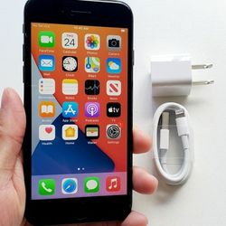 iPhone 7 128gb - UNLOCKED - Like New 