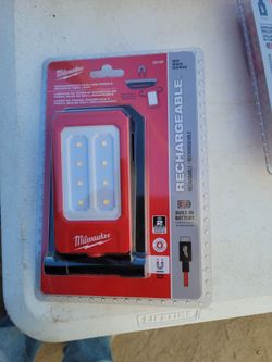 MILWAUKEE Rechargable magnet light