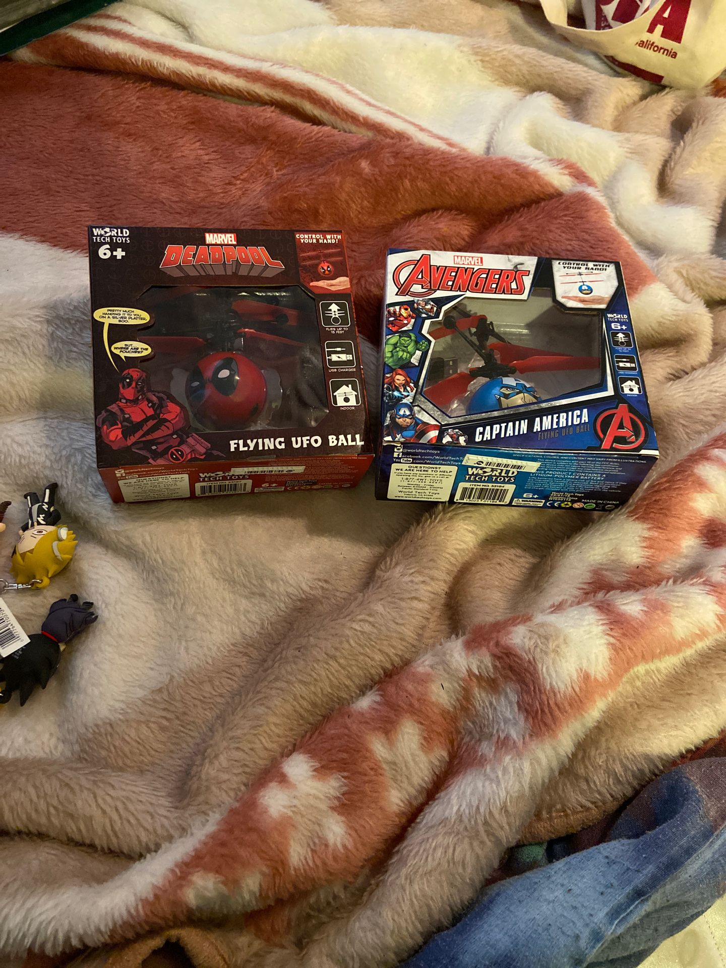 Marvel Deadpool and captain America flying ufo ball