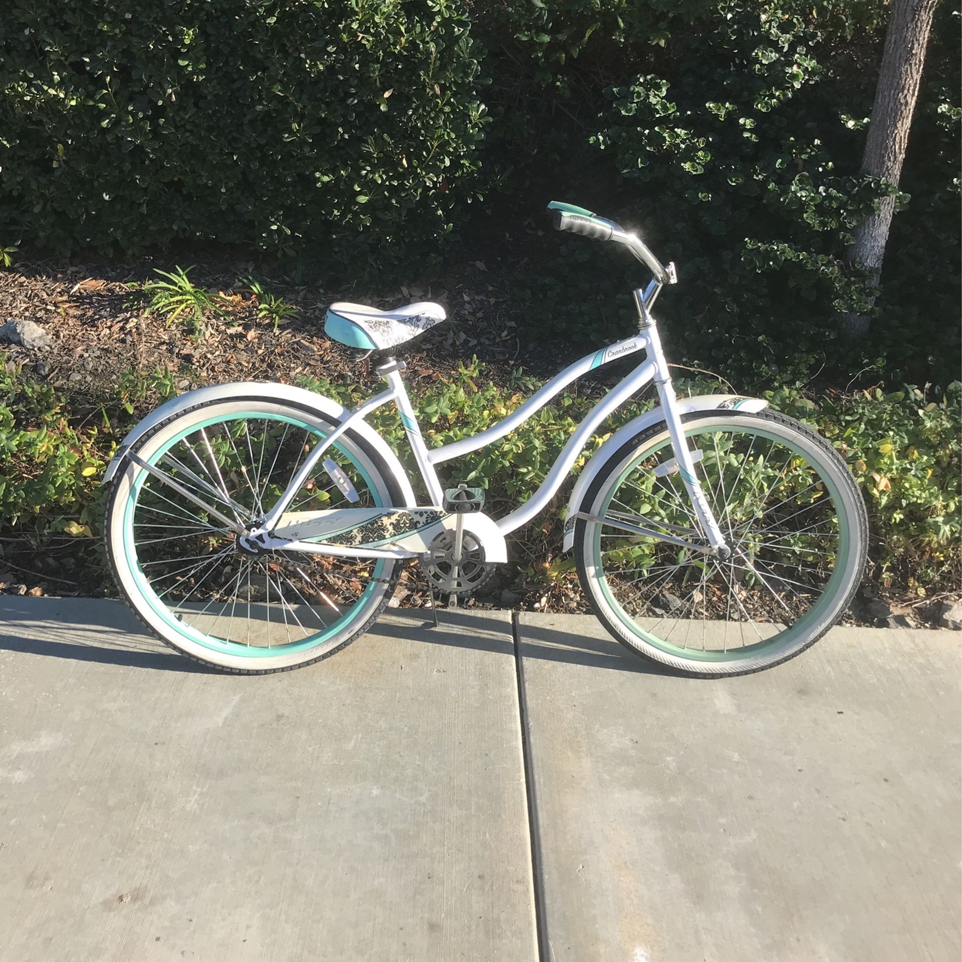 26” Huffy Cranbrook Ladies White Beach Cruiser