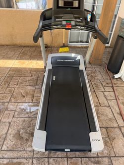 Running treadmill