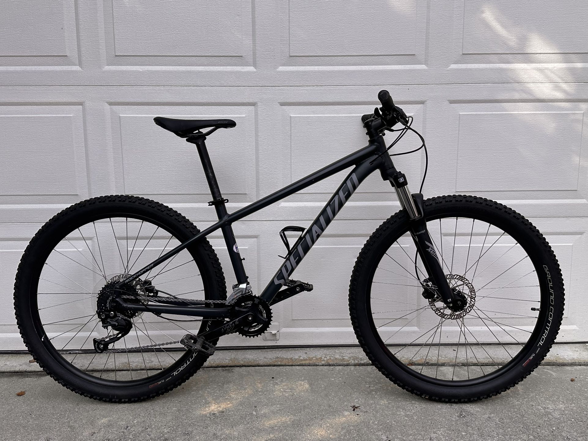 Specialized Rockhopper Mountain Bike - Size M (27.5”)
