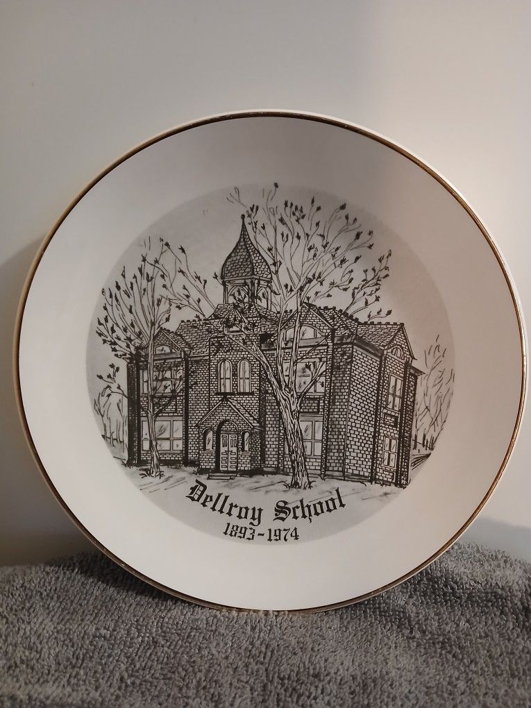 R&N CHINA CO. Dellroy School Plate