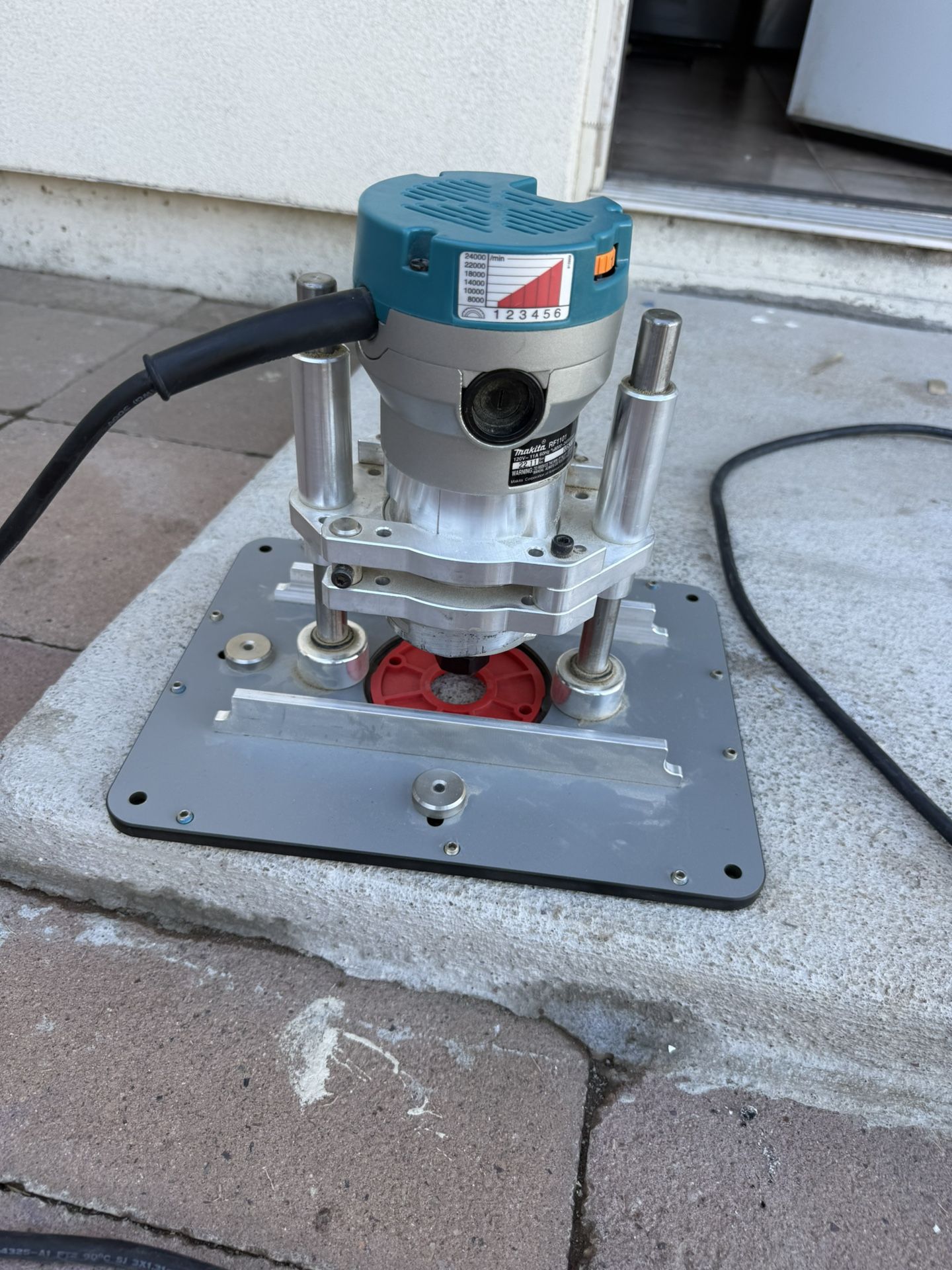 Makita Router With Rout-R-Lift Stand Model #02311 $250 For Both OBO