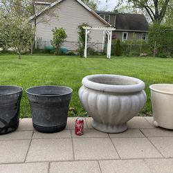 4 Large Plastic Planters-Flower Pots 🪴