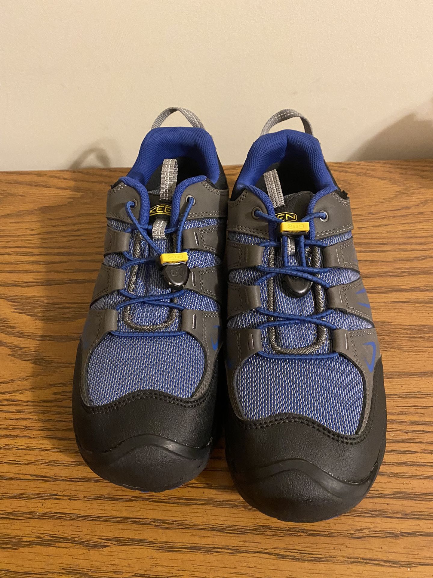Brand New Men’s Keen Waterproof Hiking Shoes Size 6