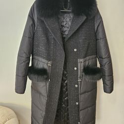 Beautiful  Womens New Coat. Size Medium 