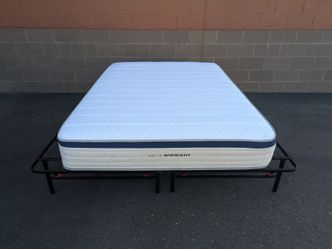 Queen Helix Midnight Mattress - Like New