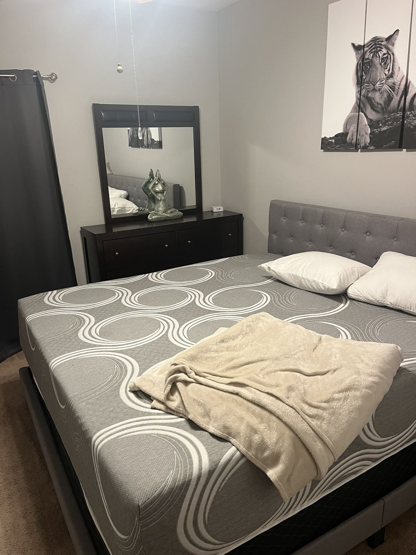 Bedroom Set brand New King Mattress