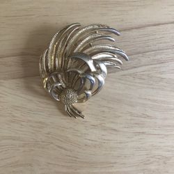 Vintage Brooch Gold Tone Metal