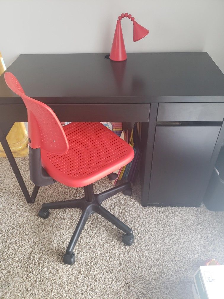 cute desk with chair and lamp