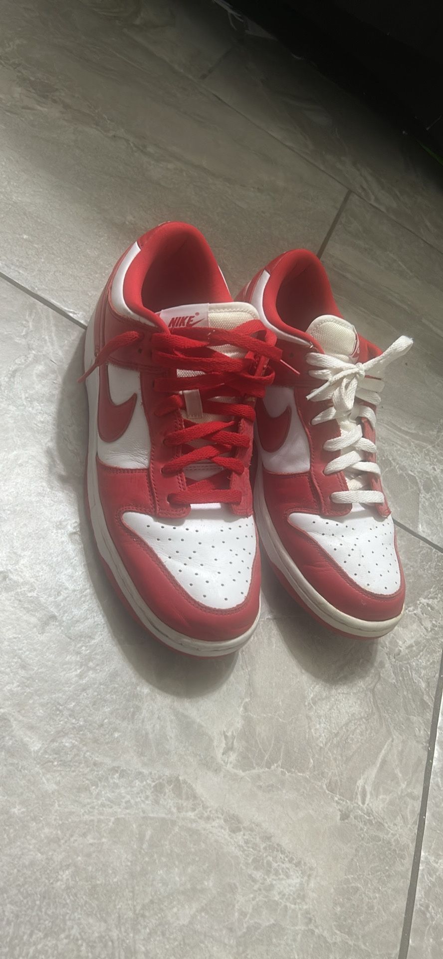Nike dunks white red 