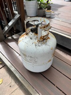 Rusty Empty Propane Tank – 15 lb
