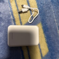 Magnetic wireless portable charger / MagSafe power bank by