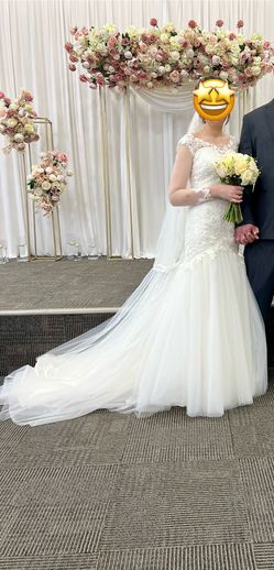 Mermaid Style Wedding Dress With Veil