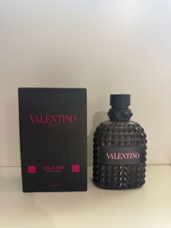 Valentino born in Roma extradose