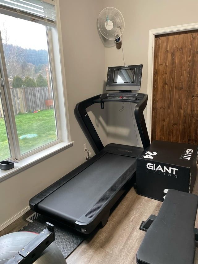 Nordictrack 1750 Commercial Treadmill 950 Obo