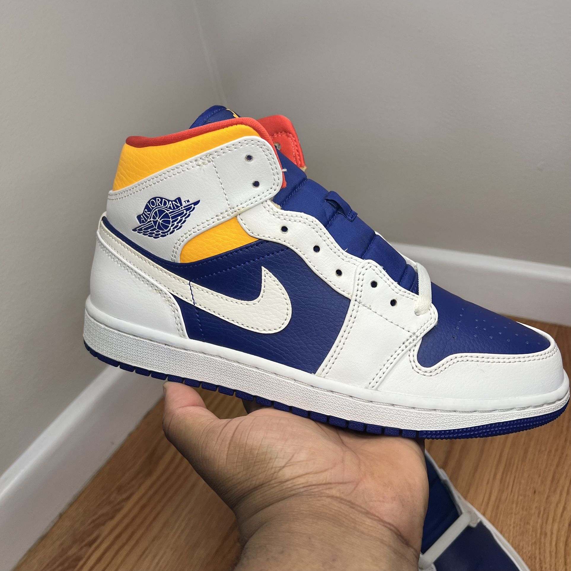 Air Jordan 1 Mid “White Deep Royal Blue” 554724-131 Size 8.5M