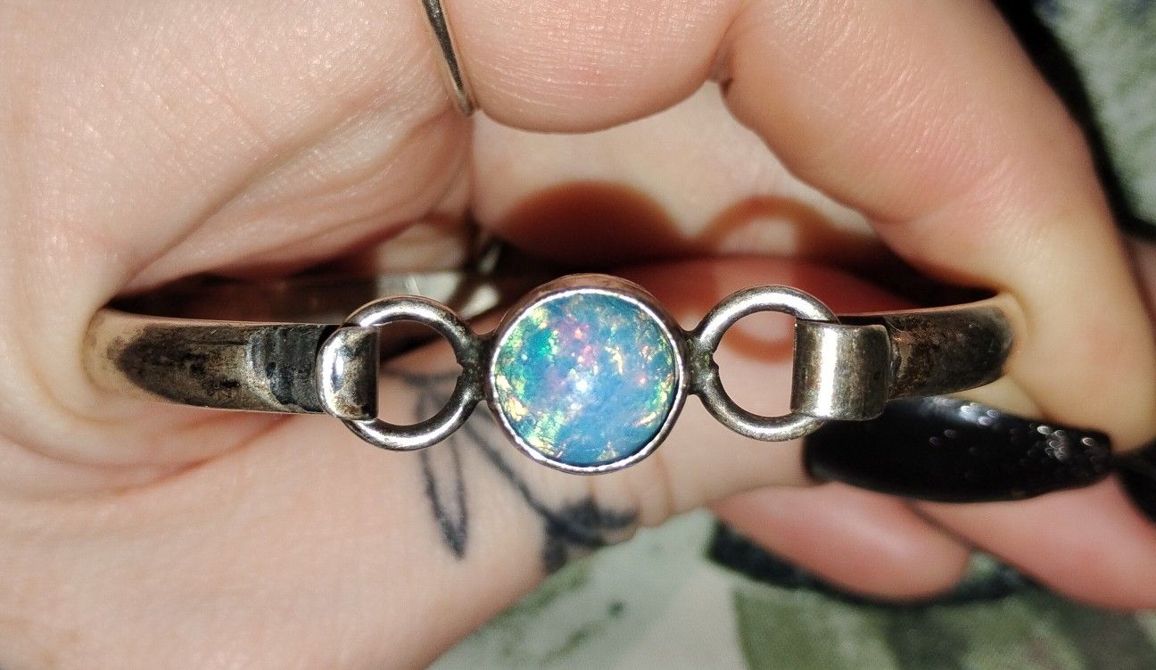Beautiful Vintage Sterling Silver Opal Bracelet