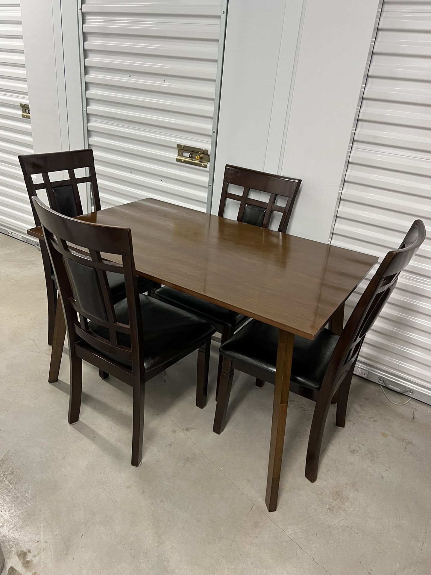 Dining Table And 4 Chairs / Delivery Available 
