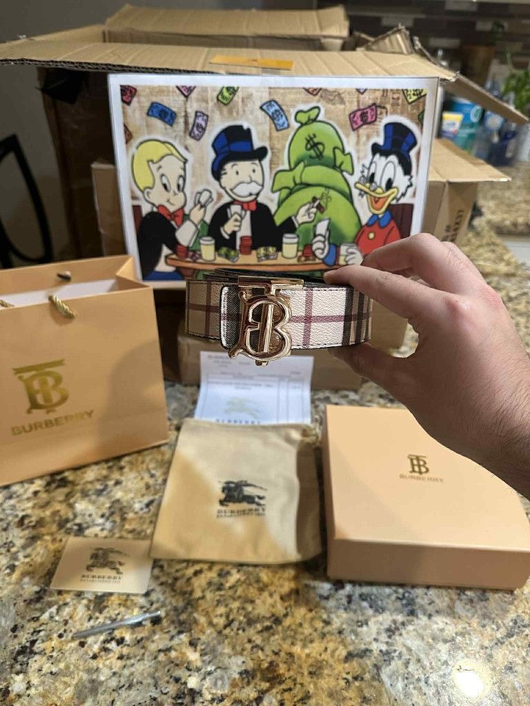 NEW BURBERRY BELT.