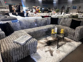 Stunning sectional! $2199 🖤🩷✨ Any fabric & color!