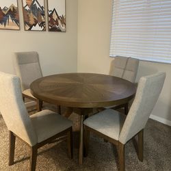 Ashley’s Dining Set