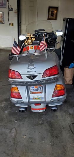 2005 anniversary edition Honda gold wing  6000 or best offer