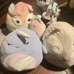  A WHOLE BUNDLE OF SQUISHMALLOWS 
