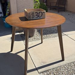 Round table in good condition