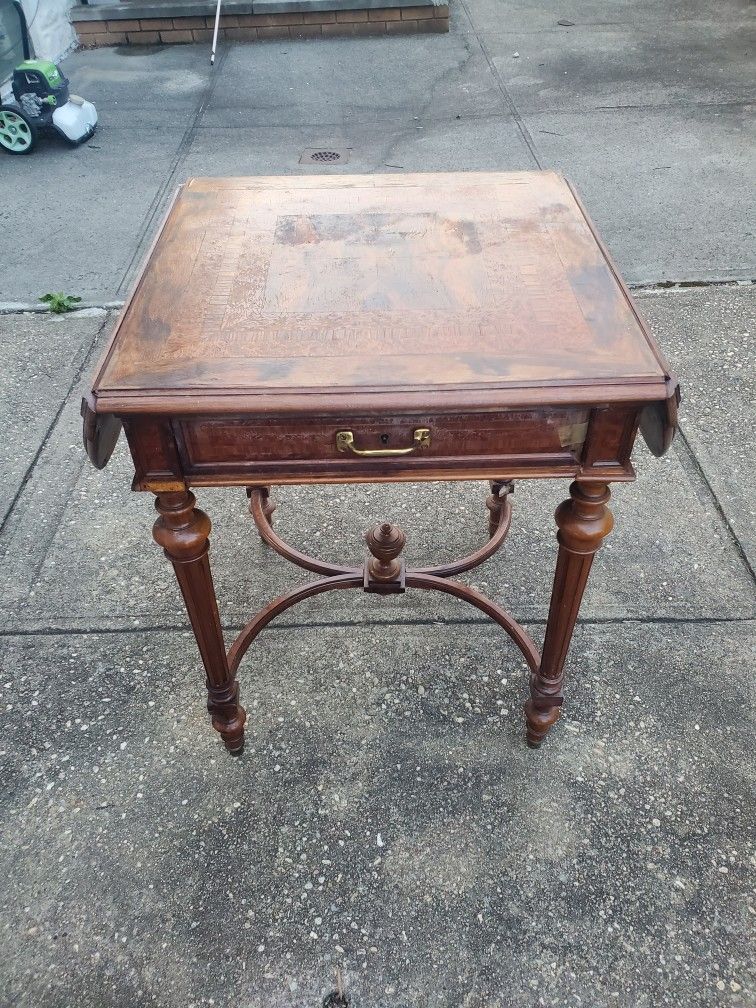 Beautiful Antique Table With Drawer
