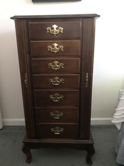 Broyhill jewelry chest