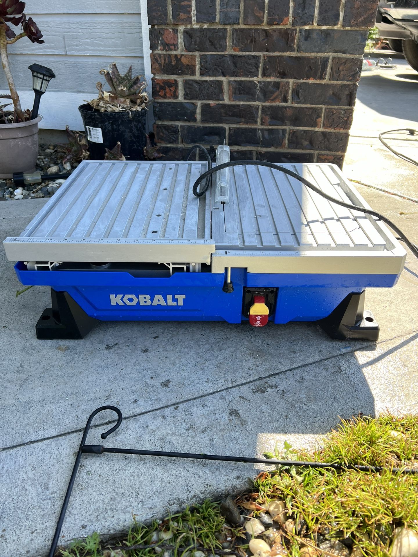 Kobalt Wet Table Top Sliding Tile Saw 