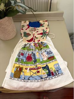 Vintage Style Kitchen Oven Apron with Cardinal & Laundry Print