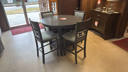 Brand new dinette with 424 inch stools 599