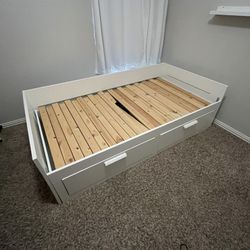 Twin/Queen Bed Frame W/Drawers