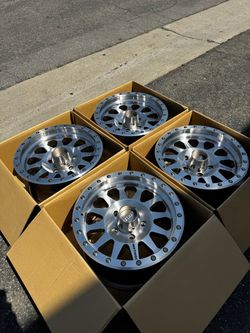 Method MR304 5x5.5 17” Machined Wheels Dodge Ram Ford Bronco