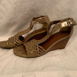 G.H. Bass & co. Gold sparkly wedge heels size 6.5