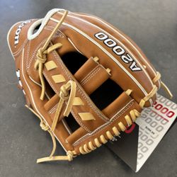 Wilson A2000 11.5 Baseball Glove. 