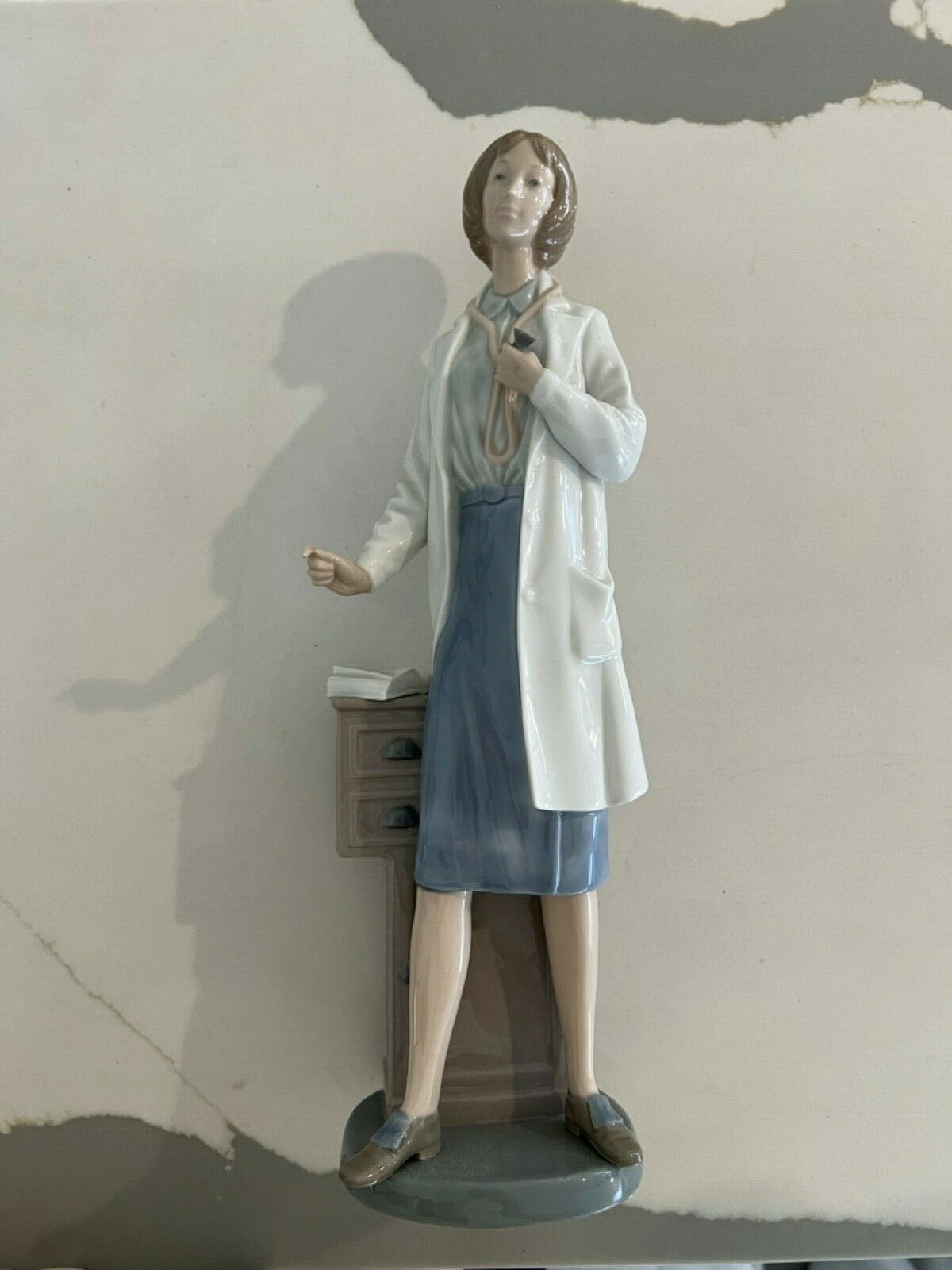 Nao Lladro Female Doctor Figurine (vintage)