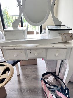 Makeup Table/Vanity