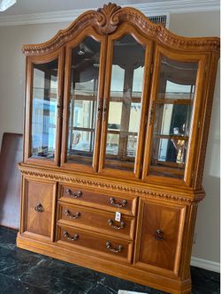 China cabinet / Hutch